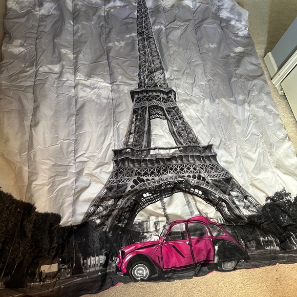 Eiffel Tower Blanket with Pink Car Design - Picture 1 of 1